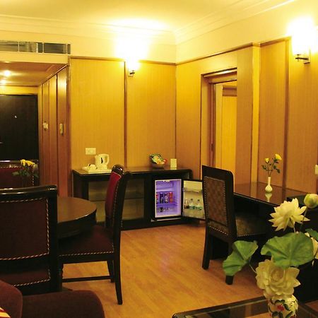 Hotel Park Grand, At Haridwār Екстериор снимка