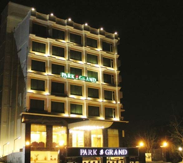 Hotel Park Grand, At Haridwār Екстериор снимка